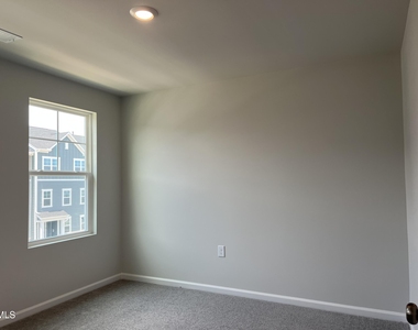 642 Gimari Drive - Photo Thumbnail 5