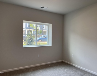 642 Gimari Drive - Photo Thumbnail 4
