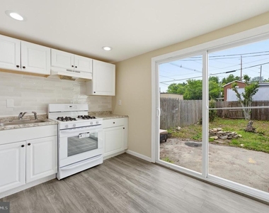 93 Washington Street - Photo Thumbnail 10