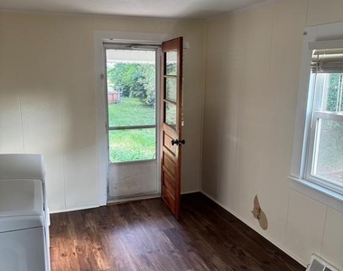 446 W Broad Street - Photo Thumbnail 15