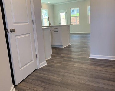 139 Yellow Iris Drive - Photo Thumbnail 7