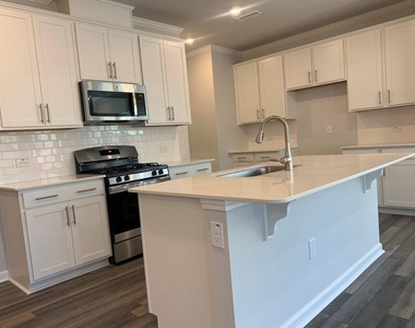 139 Yellow Iris Drive - Photo Thumbnail 9