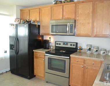2903 Berkeley Springs Place - Photo Thumbnail 3