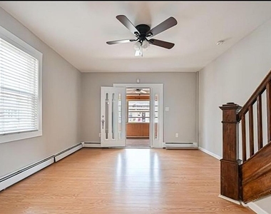 126 N Harvard - Photo Thumbnail 4