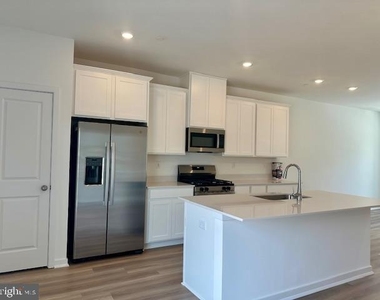 119 West End Avenue - Photo Thumbnail 12