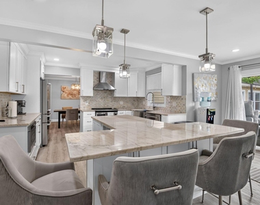 12420 Seabury Lane - Photo Thumbnail 11