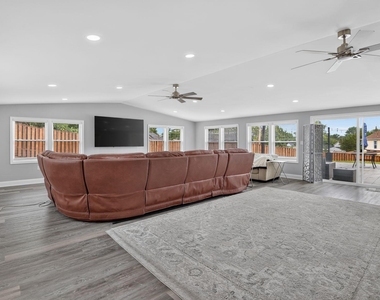 12420 Seabury Lane - Photo Thumbnail 20