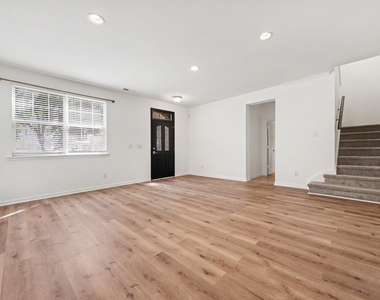 508 Ashburn Lane - Photo Thumbnail 4