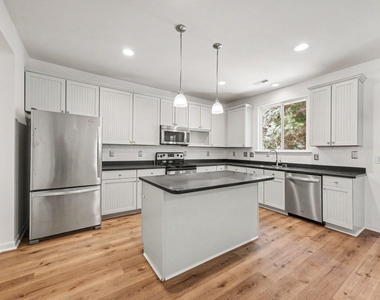 508 Ashburn Lane - Photo Thumbnail 10