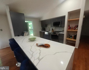 8406 Bella Vista Terrace - Photo Thumbnail 4