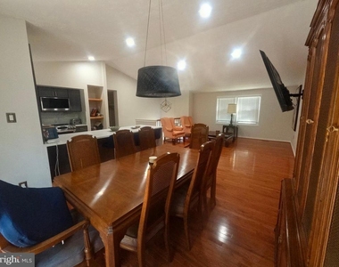 8406 Bella Vista Terrace - Photo Thumbnail 3