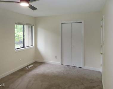 424 Fairoaks Circle - Photo Thumbnail 18