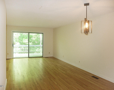 424 Fairoaks Circle - Photo Thumbnail 3