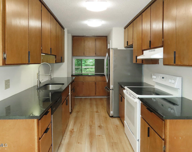 424 Fairoaks Circle - Photo Thumbnail 8