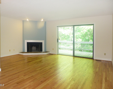 424 Fairoaks Circle - Photo Thumbnail 5