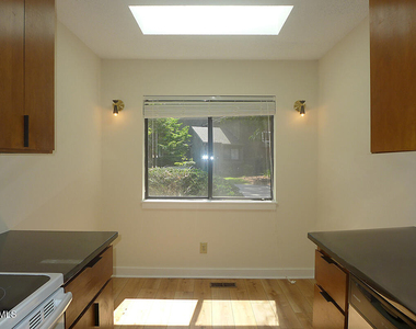 424 Fairoaks Circle - Photo Thumbnail 11