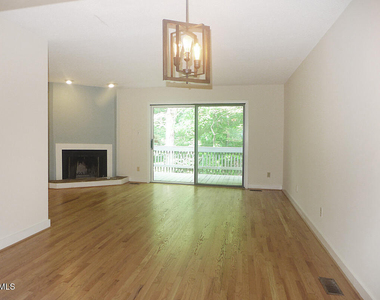 424 Fairoaks Circle - Photo Thumbnail 1