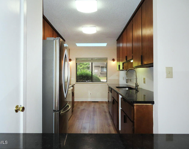424 Fairoaks Circle - Photo Thumbnail 7