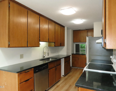424 Fairoaks Circle - Photo Thumbnail 10