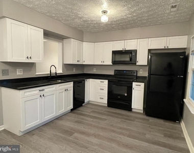 18674 Winding Creek Place - Photo Thumbnail 3