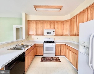 14115 Parker Farm Way - Photo Thumbnail 9