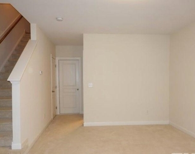 8009 Fanleaf Trail - Photo Thumbnail 11