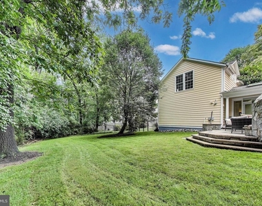 5809 Grosvenor Lane - Photo Thumbnail 35