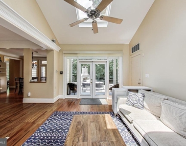 5809 Grosvenor Lane - Photo Thumbnail 8