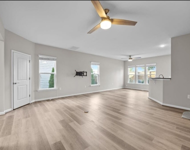1049 Laceflower Drive - Photo Thumbnail 7
