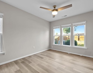 1049 Laceflower Drive - Photo Thumbnail 12