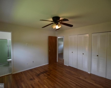 4015 Heathfield Road - Photo Thumbnail 14