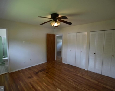 4015 Heathfield Road - Photo Thumbnail 12