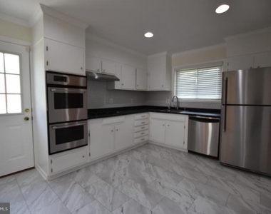 4015 Heathfield Road - Photo Thumbnail 5