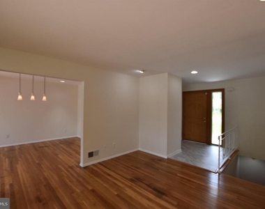 4015 Heathfield Road - Photo Thumbnail 3