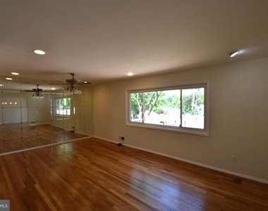 4015 Heathfield Road - Photo Thumbnail 4