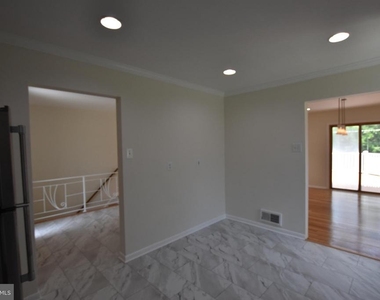 4015 Heathfield Road - Photo Thumbnail 8