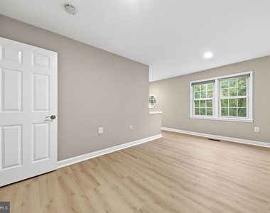 7817 Heatherton Ln. - Photo Thumbnail 15
