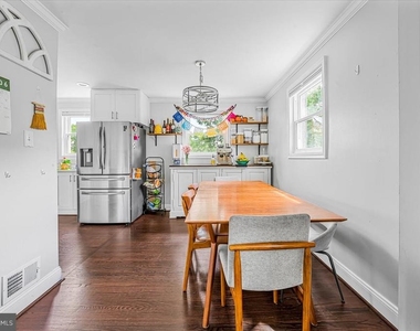 4610 Coachway Drive - Photo Thumbnail 6