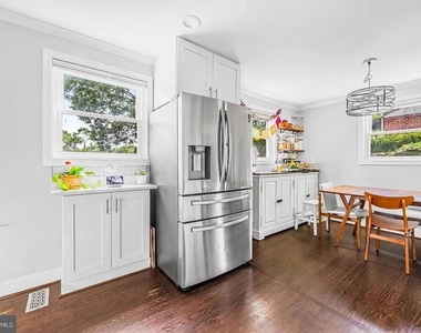 4610 Coachway Drive - Photo Thumbnail 10