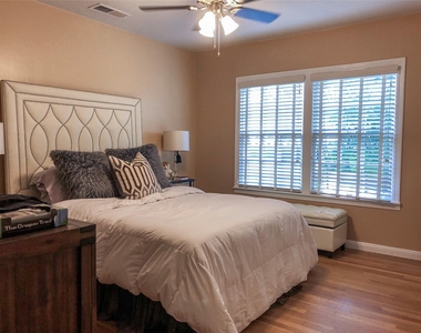 2420 Hartford Rd - Photo Thumbnail 10
