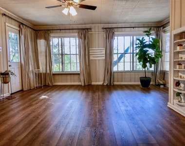2420 Hartford Rd - Photo Thumbnail 8