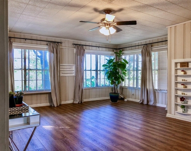 2420 Hartford Rd - Photo Thumbnail 9