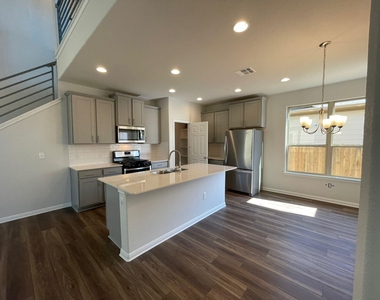 105 Durmont Pass - Photo Thumbnail 2