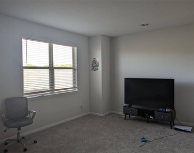 105 Durmont Pass - Photo Thumbnail 10