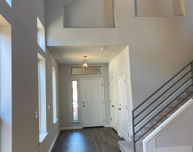 105 Durmont Pass - Photo Thumbnail 3