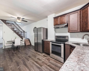 204 N Port Street - Photo Thumbnail 7