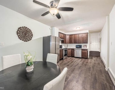 204 N Port Street - Photo Thumbnail 4