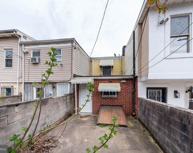 204 N Port Street - Photo Thumbnail 17