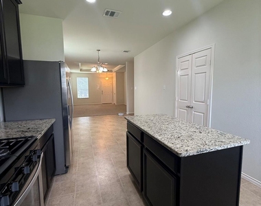 130 Sundown Ave - Photo Thumbnail 11