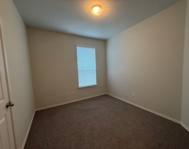 130 Sundown Ave - Photo Thumbnail 18